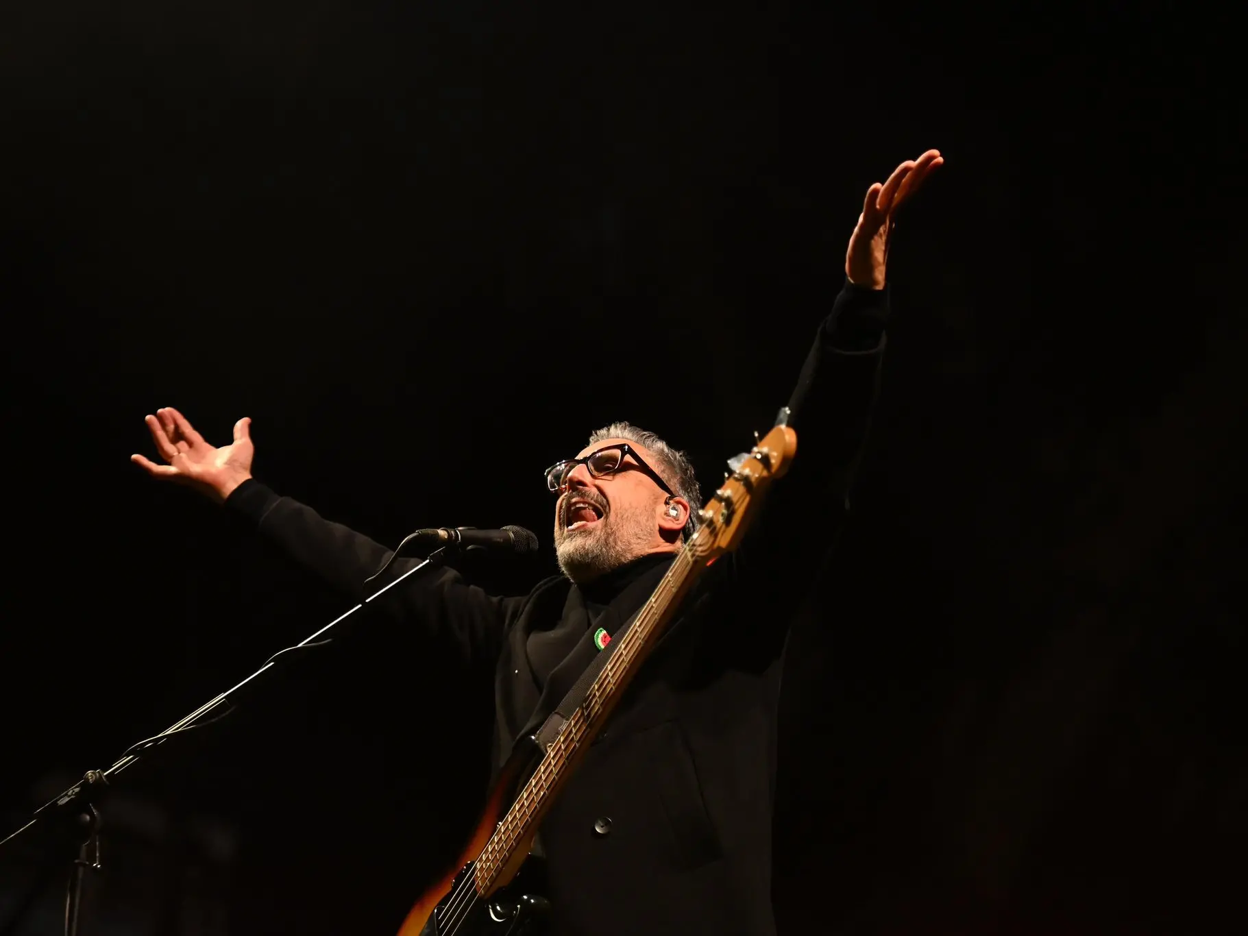 Brunori a Cosenza come gli Oasis a Manchester, ovazione per Dario nella notte di Capodanno