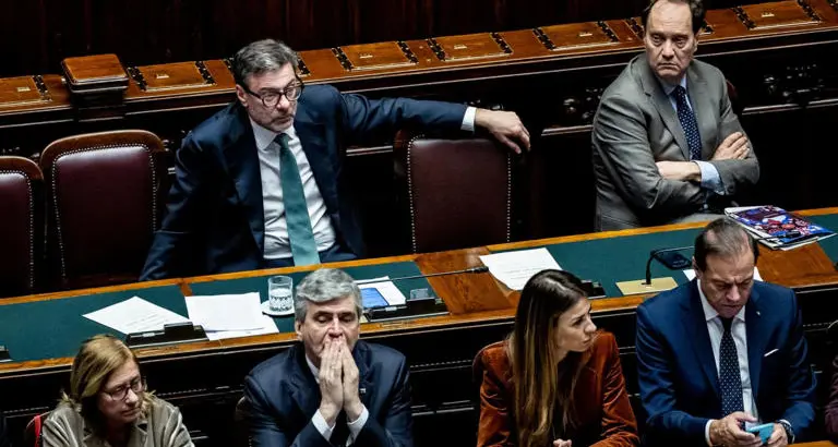 Analizziamo la “manovrina” approvata a fine anno dal parlamento. Tecnica, prudente, scritta con il freno a mano\u00A0tirato\n