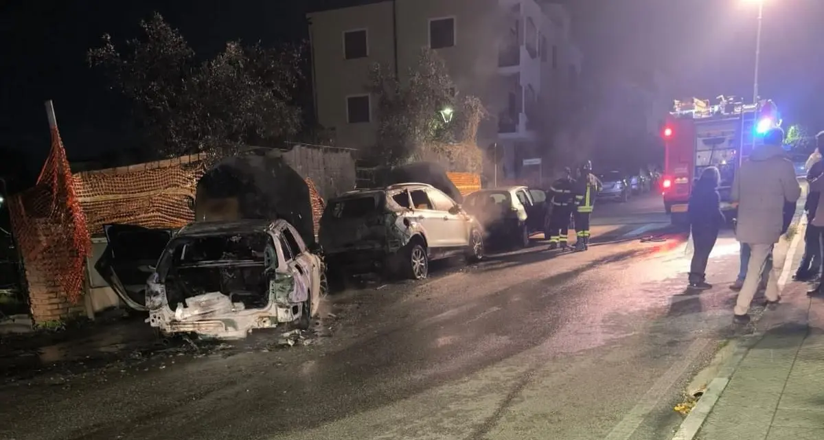 Castrolibero, tre auto incendiate nella zona di Andreotta\n