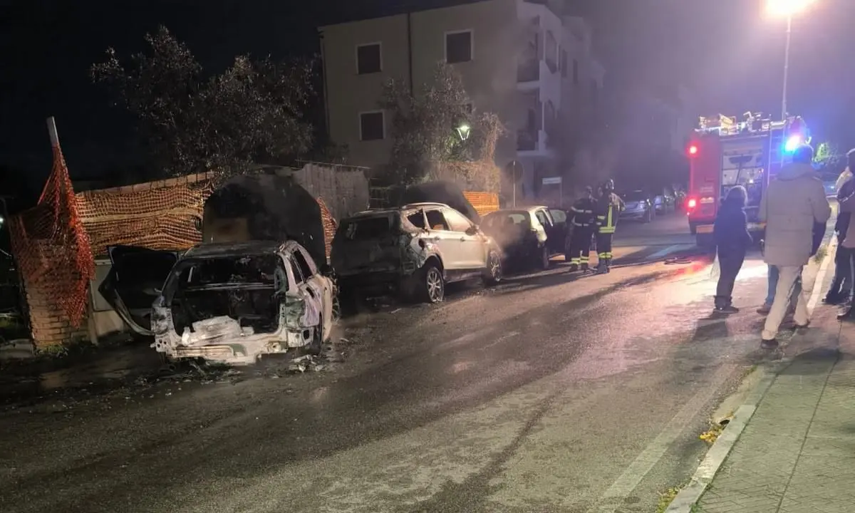 Castrolibero, tre auto incendiate nella zona di Andreotta\n