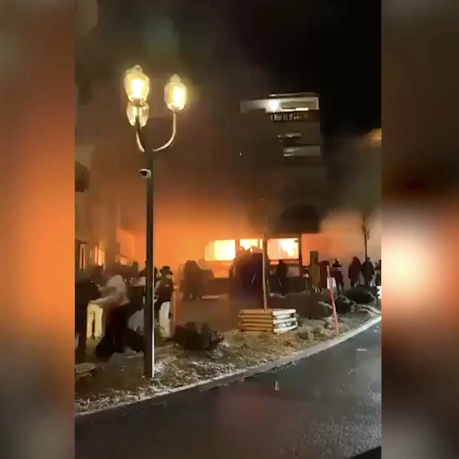 Strage di Capodanno a Crans-Montana, arrestato Jacques Moretti: è il titolare del bar\n