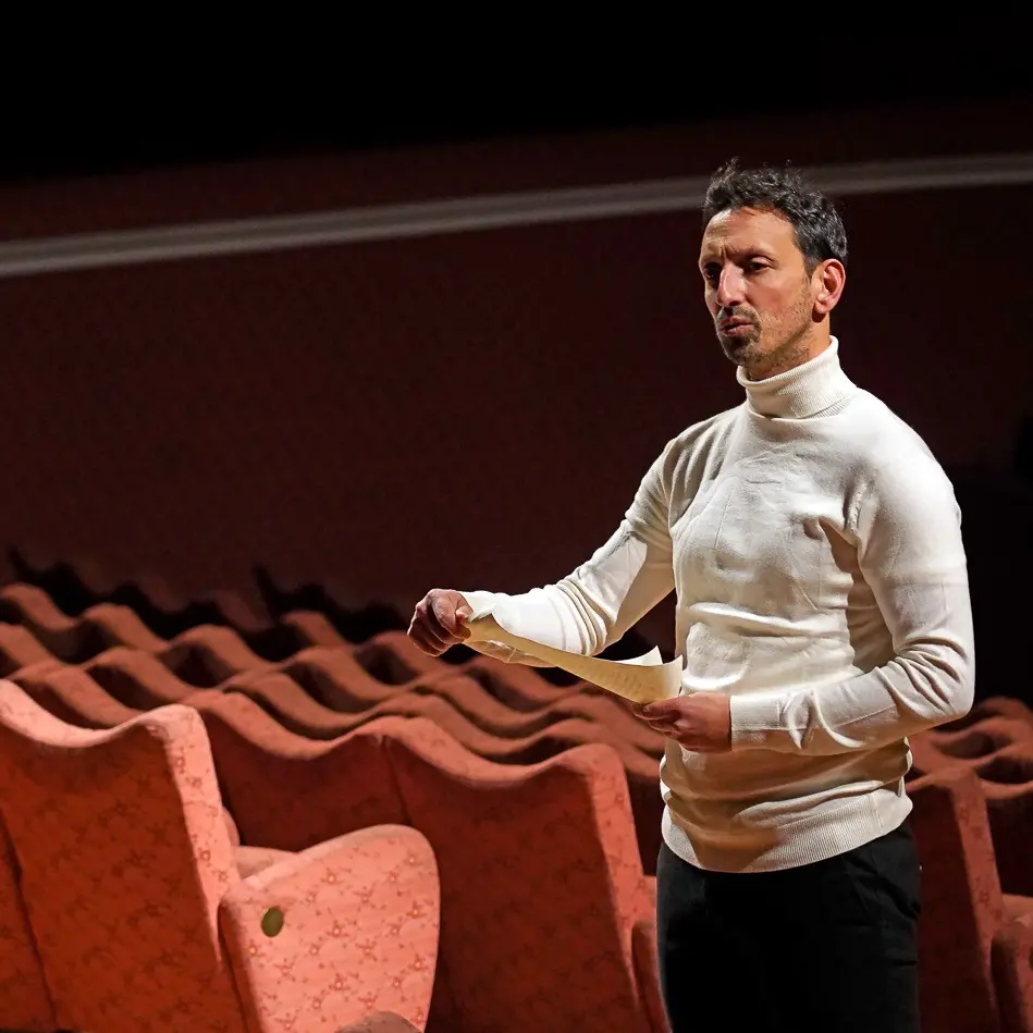 “La nave teatro” al Politeama di Catanzaro: successo per le visite guidate drammatizzate che proseguono il 4 e 5 gennaio\n