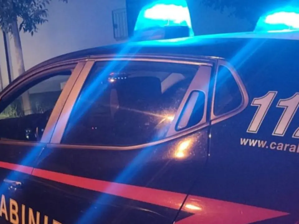 Notte di paura a San Giovanni in Fiore, ventenne accoltella l’ex in un locale: salva grazie all’intervento di altri giovani