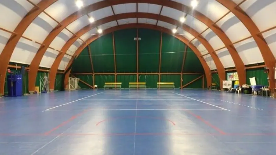 <p>Il&nbsp;Palazzetto dello Sport &ldquo;Oasi della Giovent&ugrave;&rdquo;, nella frazione Badia</p>\\n