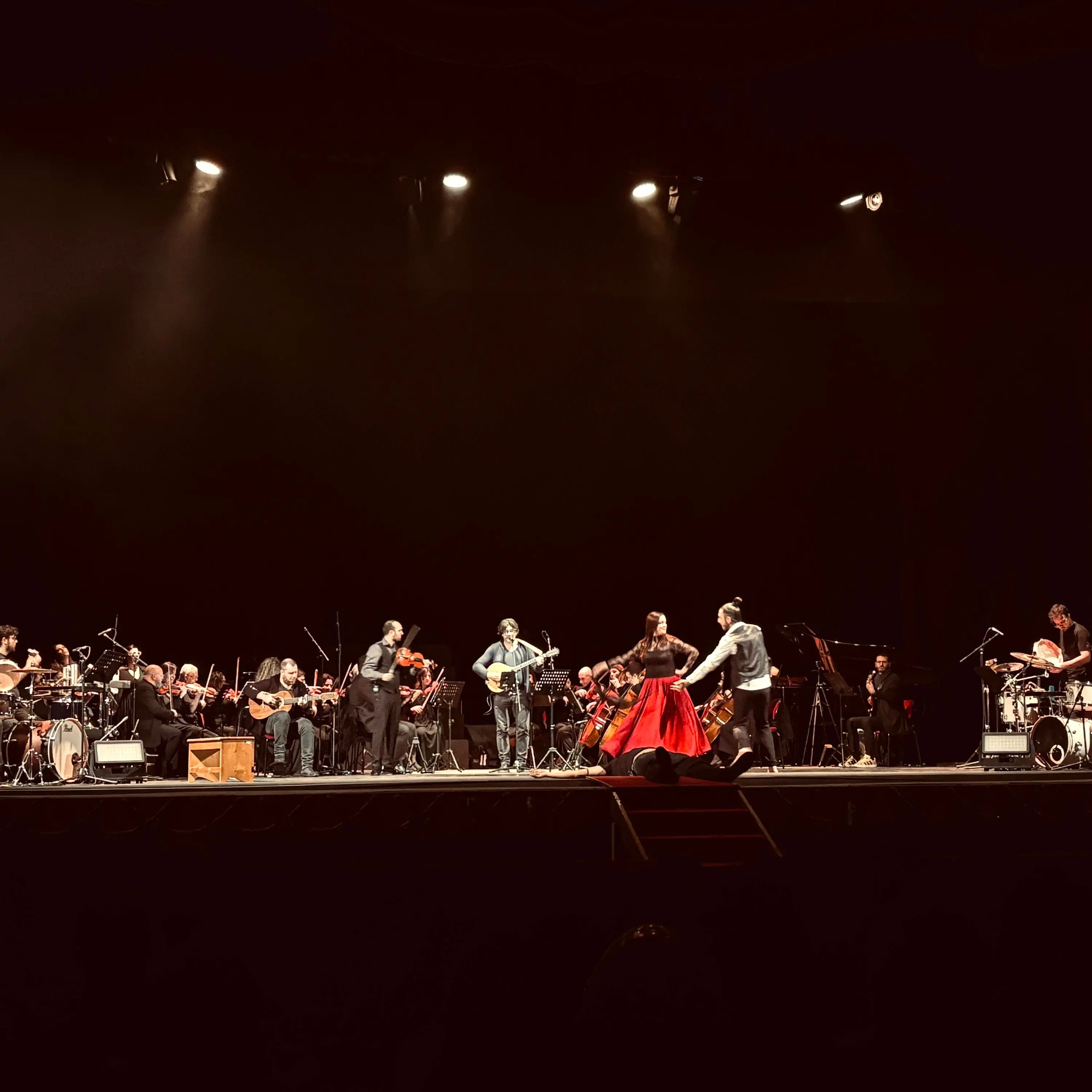 “Vertigo:\u00A0il Sud è magia”, tutto esaurito al Rendano di Cosenza: la scommessa vinta dell’Orchestra Sinfonica Brutia\n