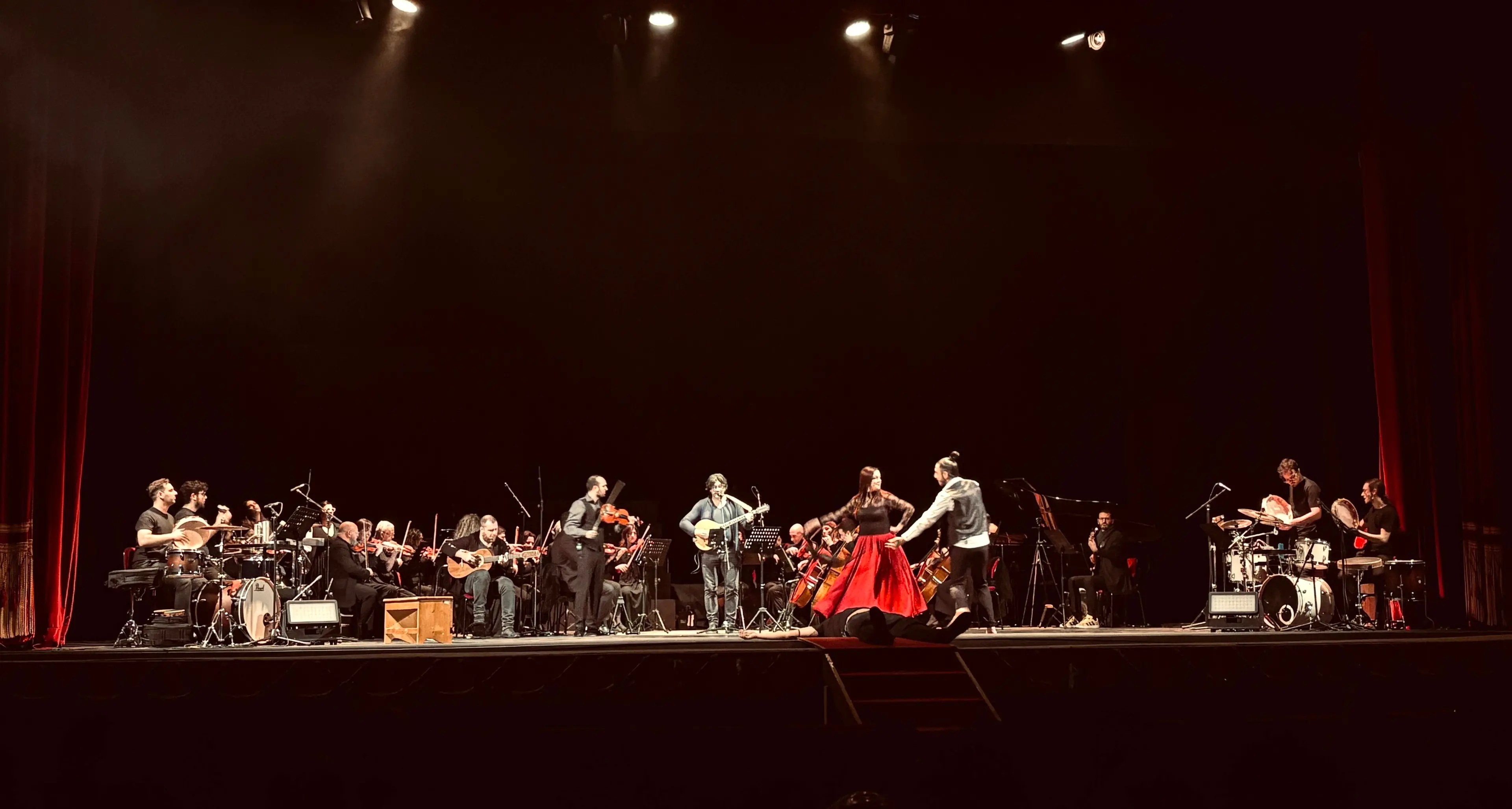 “Vertigo:\u00A0il Sud è magia”, tutto esaurito al Rendano di Cosenza: la scommessa vinta dell’Orchestra Sinfonica Brutia\n