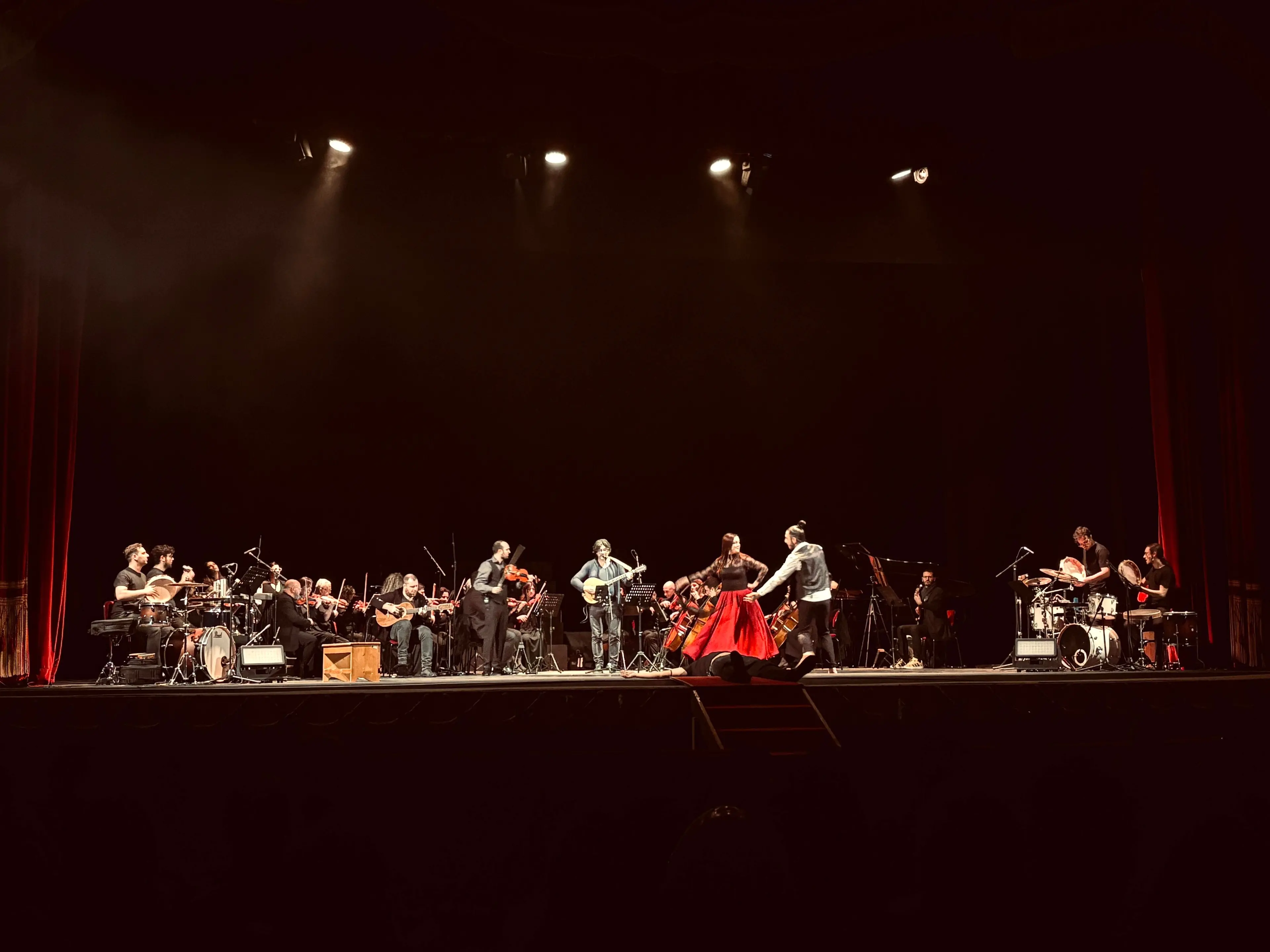 “Vertigo:\u00A0il Sud è magia”, tutto esaurito al Rendano di Cosenza: la scommessa vinta dell’Orchestra Sinfonica Brutia\n