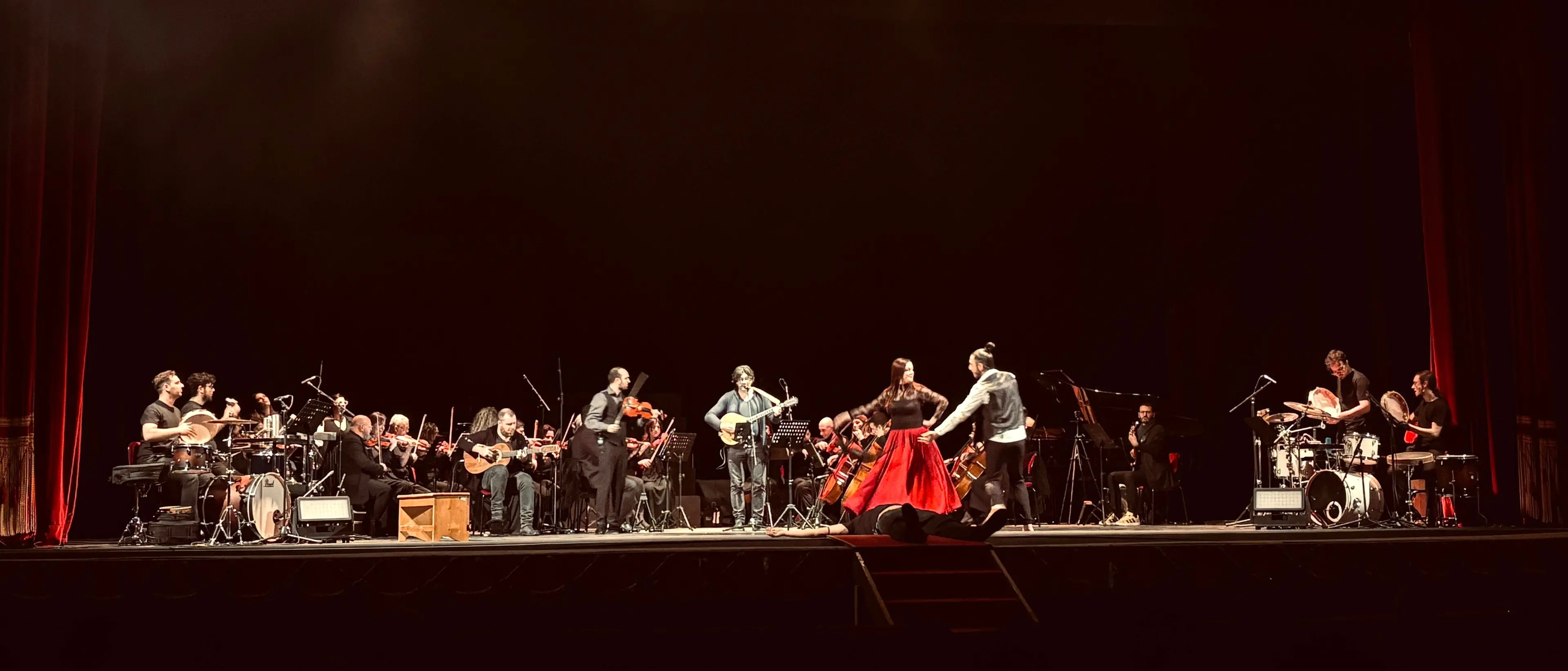 “Vertigo:\u00A0il Sud è magia”, tutto esaurito al Rendano di Cosenza: la scommessa vinta dell’Orchestra Sinfonica Brutia\n