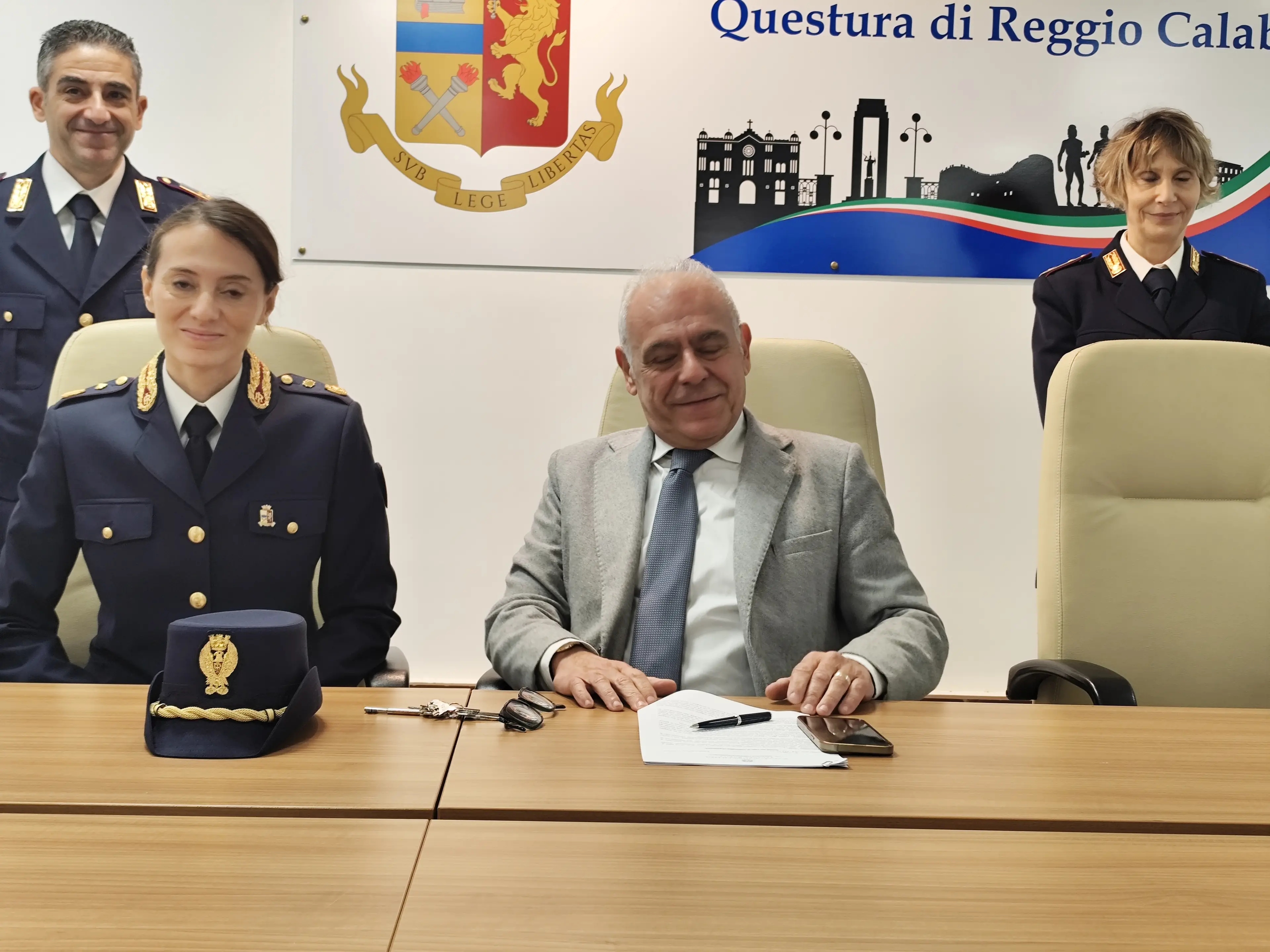 Il «Questore dello Stretto» ai saluti: La Rosa promuove la sua attività a Reggio e guarda a Messina, ultima tappa della carriera\n