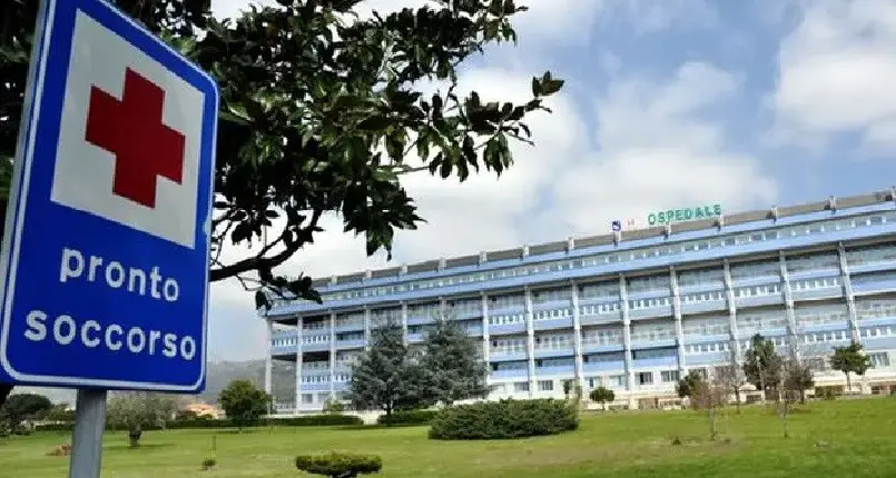 Lamezia, 37enne\u00A0muore dopo essere stata dimessa dall’ospedale: indagati quattro medici del Pronto Soccorso\n