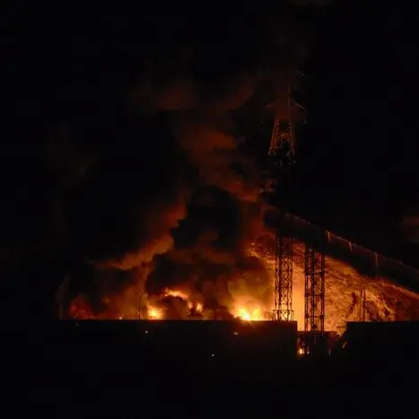 Violente esplosioni nella notte a Caracas: «Gravissima aggressione degli Usa». Trump: «Maduro preso con la moglie»\n