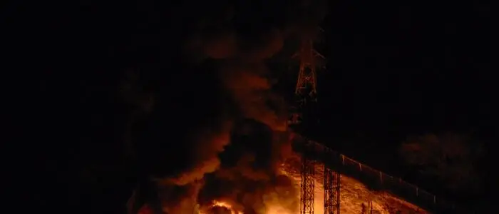 Violente esplosioni nella notte a Caracas: «Gravissima aggressione degli Usa». Trump: «Maduro preso con la moglie»\n