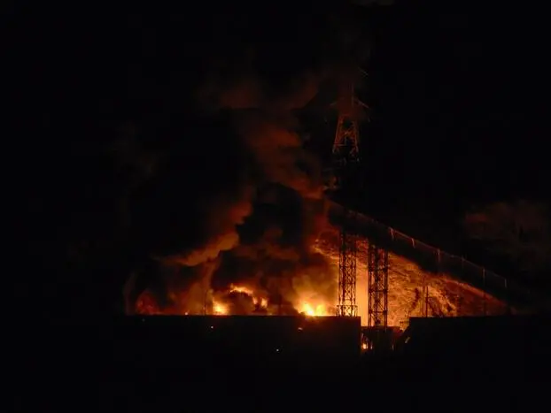 Violente esplosioni nella notte a Caracas: «Gravissima aggressione degli Usa». Trump: «Maduro preso con la moglie»