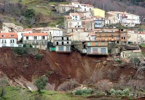 Frana di Cavallerizzo, Zupi: «La chiusura della strada penalizza il commercio locale»\n
