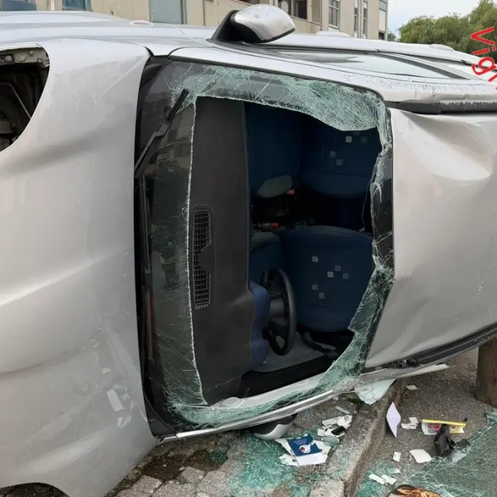 Scontro tra due auto a Lamezia Terme, un ferito trasportato in ospedale