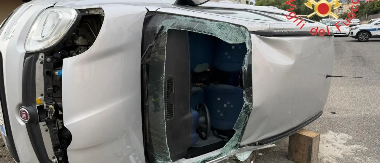 Incidente a Lamezia Terme, un ferito nell’impatto tra due auto: trasportato in ospedale\n