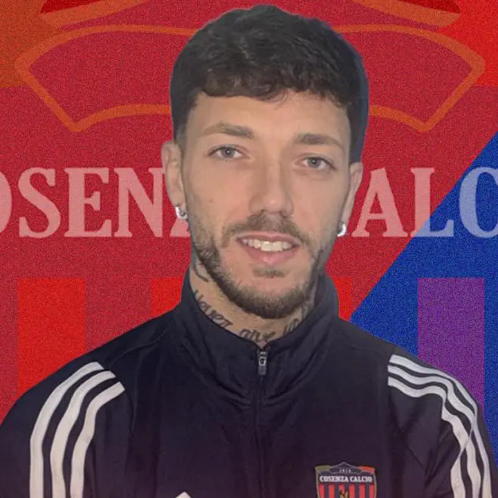 Cosenza, un’artista in campo a Caravaggio? Emmausso prenota una maglia