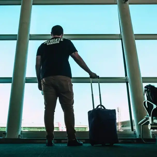 Sono 630mila i giovani che hanno lasciato l’Italia negli ultimi 13 anni: Calabria\u00A0tra le regioni che pagano il prezzo più alto\n