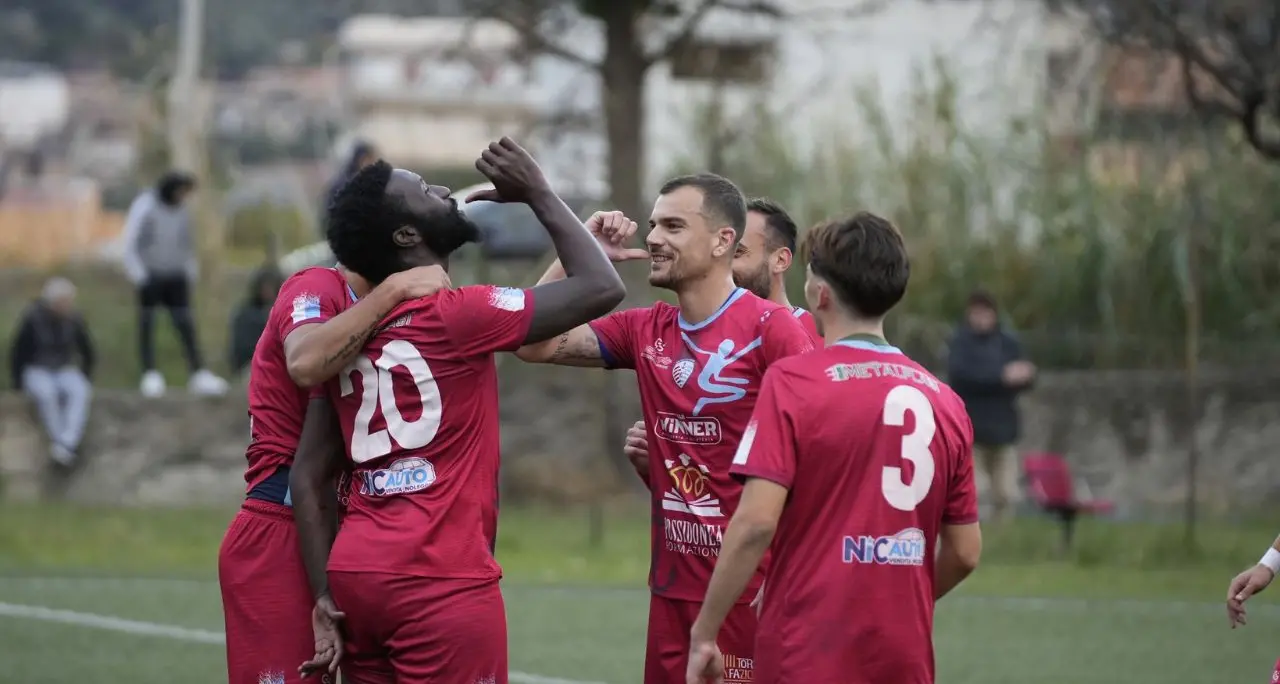 Promozione B, primo turno del 2026: la Deliese per tenersi stretta la vetta. Gioiosa Ionica-Pro Pellaro da play off\n