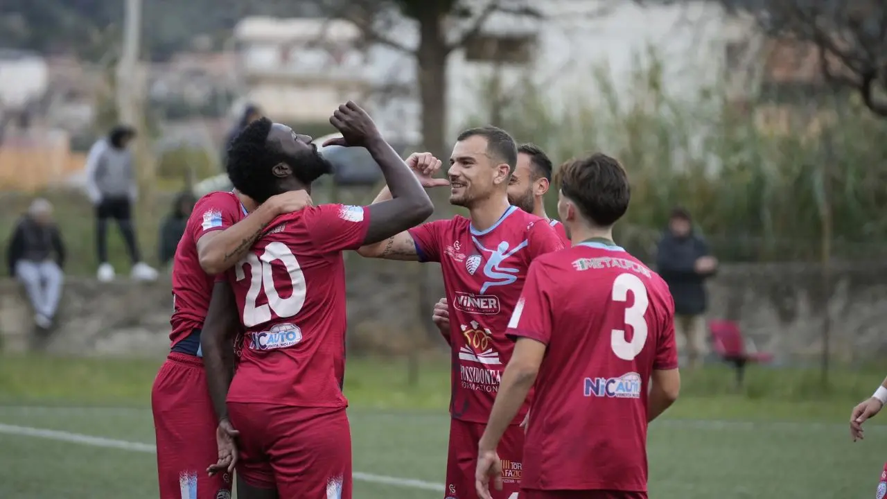 Promozione B, primo turno del 2026: la Deliese per tenersi stretta la vetta. Gioiosa Ionica-Pro Pellaro da play off\n