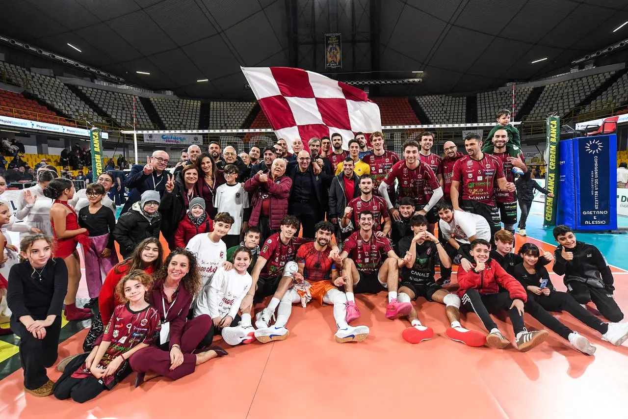 Domotek Reggio Calabria travolgente: Galatone battuta 3-0 e rincorsa alla vetta continua\n