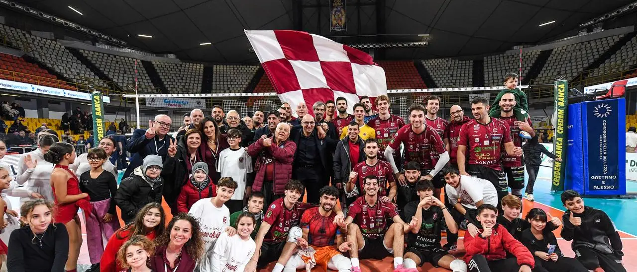 Domotek Reggio Calabria travolgente: Galatone battuta 3-0 e rincorsa alla vetta continua\n