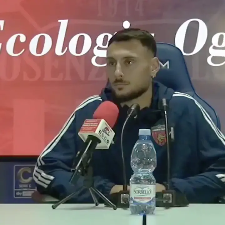 Cosenza, si presenta il nuovo acquisto Ciotti: «Ho trovato un ambiente molto positivo»