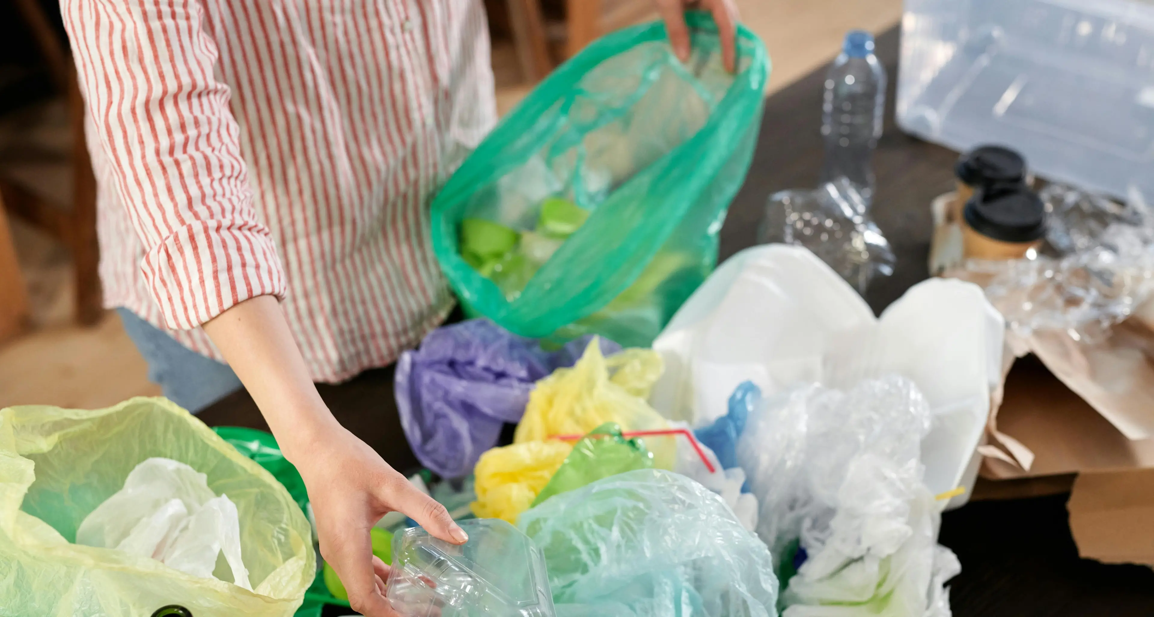 Rifiuti in Calabria: meno spazzatura prodotta, ma costi tra i più alti d’Italia\n