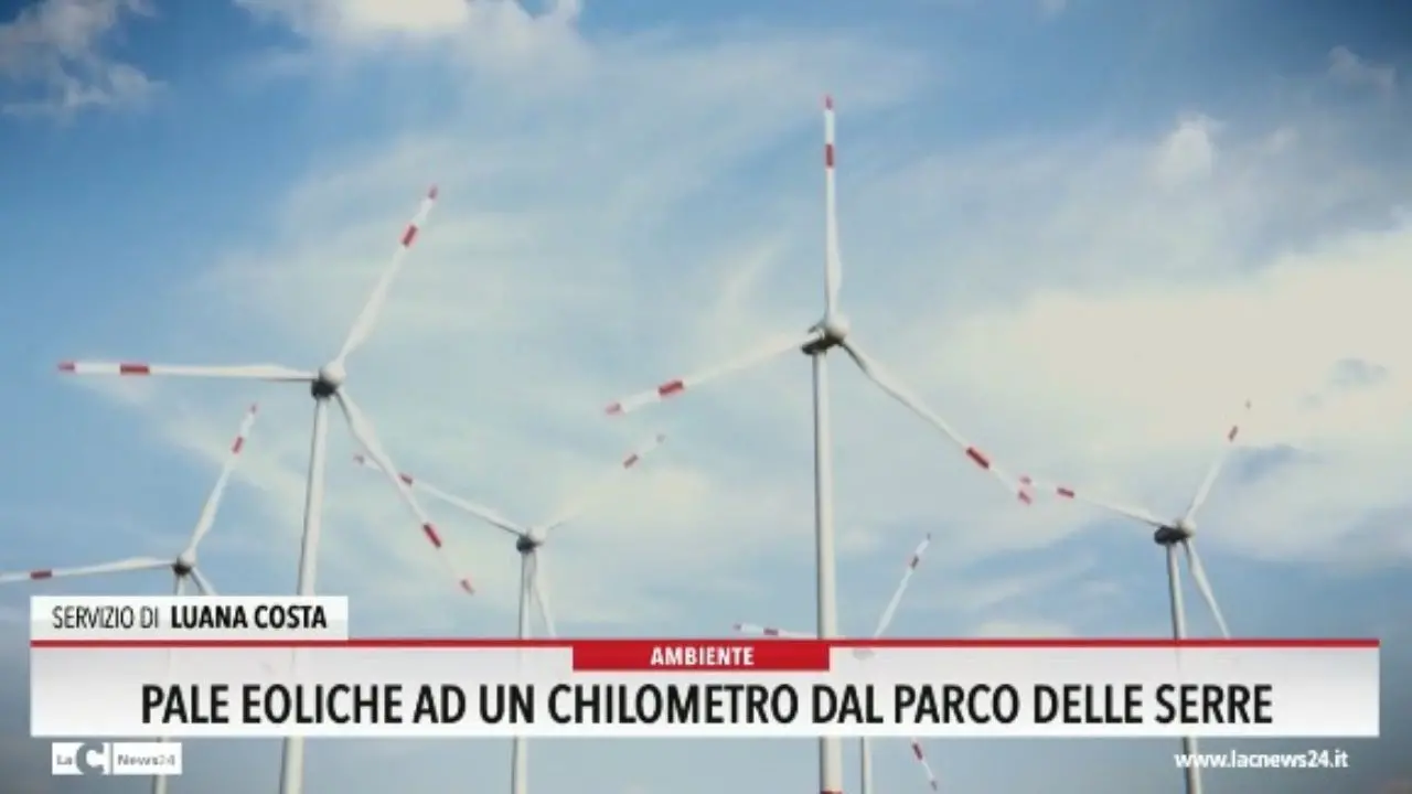 Pale eoliche ad un chilometro dal parco delle serre