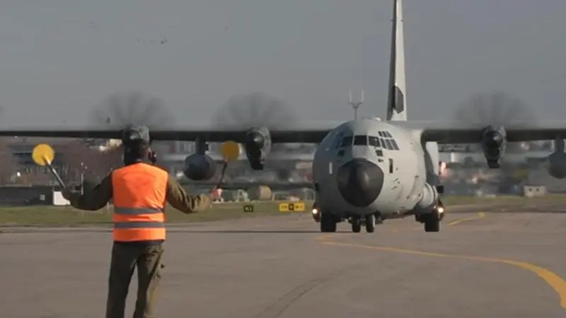 Atterrato a Linate l'aereo di Stato con le salme delle vittime di Crans-Montana\n\n\n