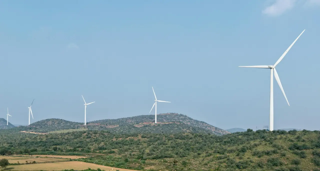 Un nuovo parco eolico incombe sulle Preserre vibonesi. I sindaci di 4 Comuni si oppongono e chiamano i cittadini alla mobilitazione\n