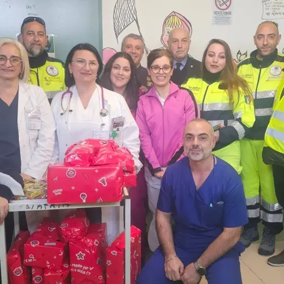 Stamane in Pediatria al Gom\u00A0e domani il corteo delle 500 da piazza Italia: ecco la Befana con l’associazione Incontriamoci Sempre\u00A0\n