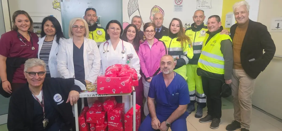 Stamane in Pediatria al Gom\u00A0e domani il corteo delle 500 da piazza Italia: ecco la Befana con l’associazione Incontriamoci Sempre\u00A0\n