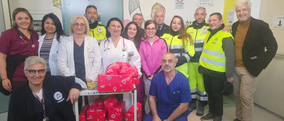 Stamane in Pediatria al Gom\u00A0e domani il corteo delle 500 da piazza Italia: ecco la Befana con l’associazione Incontriamoci Sempre\u00A0\n