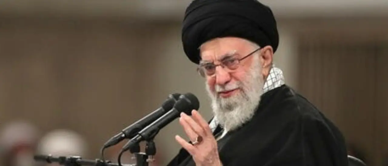 Iran, Khamenei prepara la via di fuga: Mosca come ultima roccaforte nel caso di caduta del regime iraniano