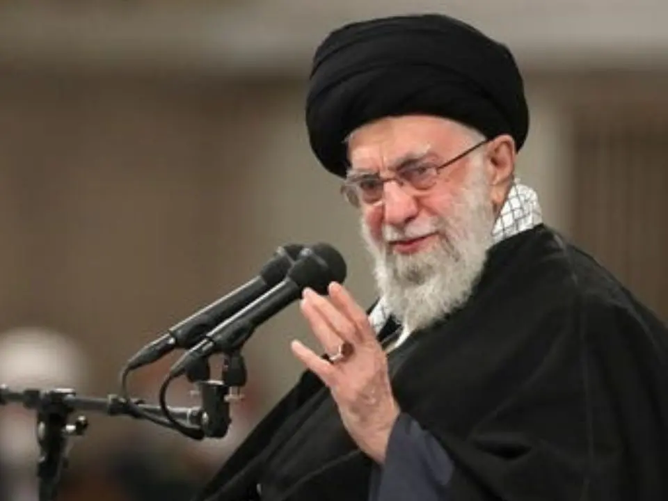 Iran, Khamenei prepara la via di fuga: Mosca come ultima roccaforte nel caso di caduta del regime iraniano