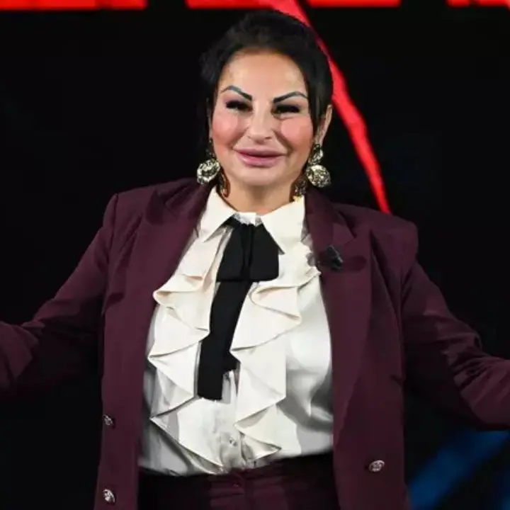 Rita De Crescenzo chiama, la folla risponde. Così una tiktoker supertrash muove migliaia di persone e mette in crisi un territorio\n