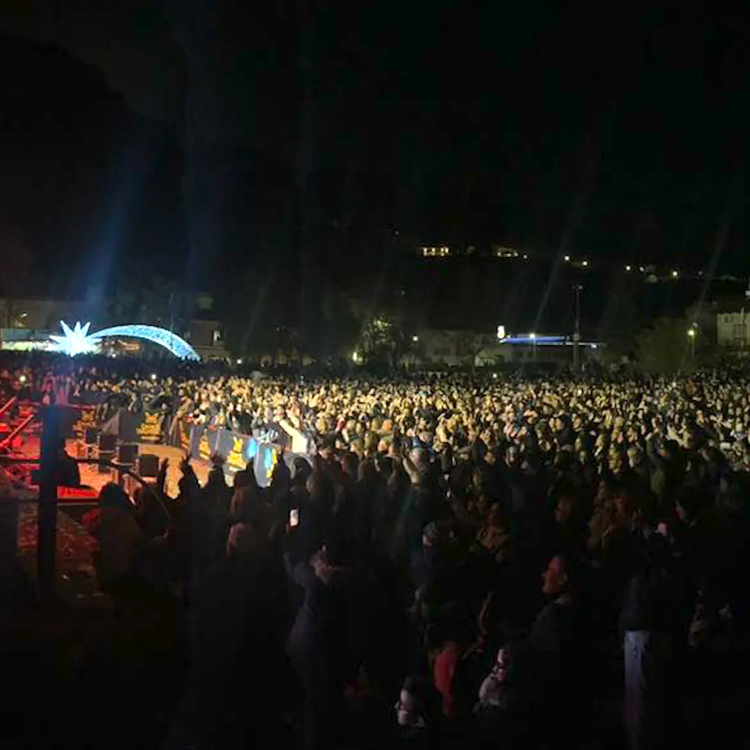 Praia a Mare fa vibrare la Riviera dei Cedri: successo travolgente per lo spettacolo “Dance Tarantella”\n