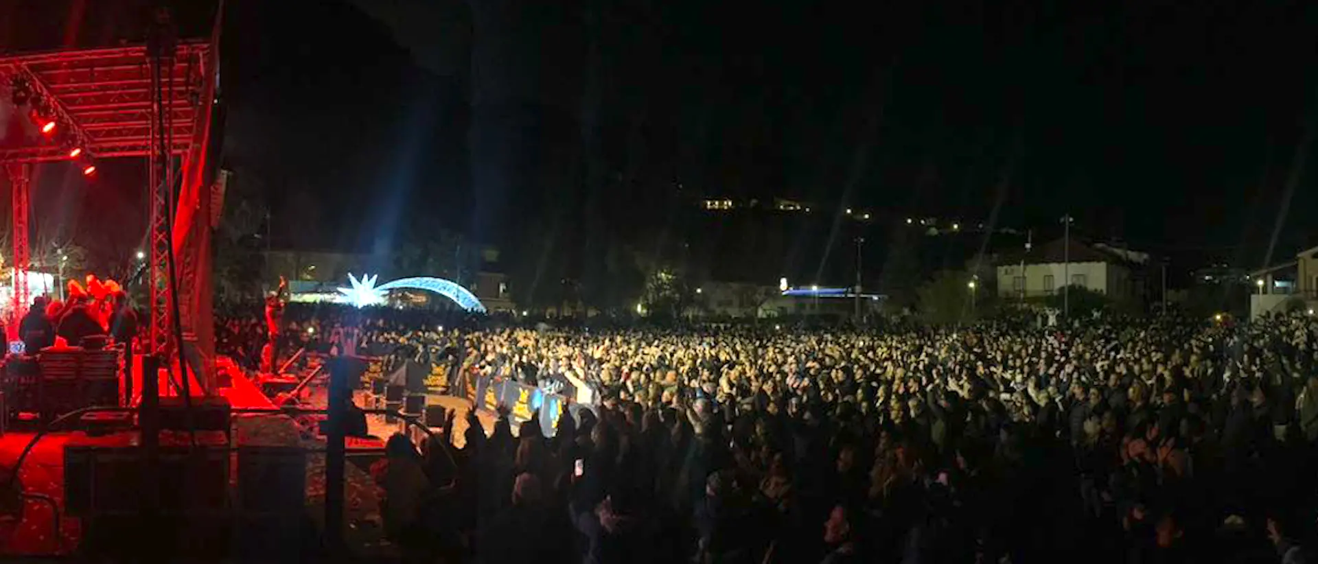 Praia a Mare fa vibrare la Riviera dei Cedri: successo travolgente per lo spettacolo “Dance Tarantella”\n