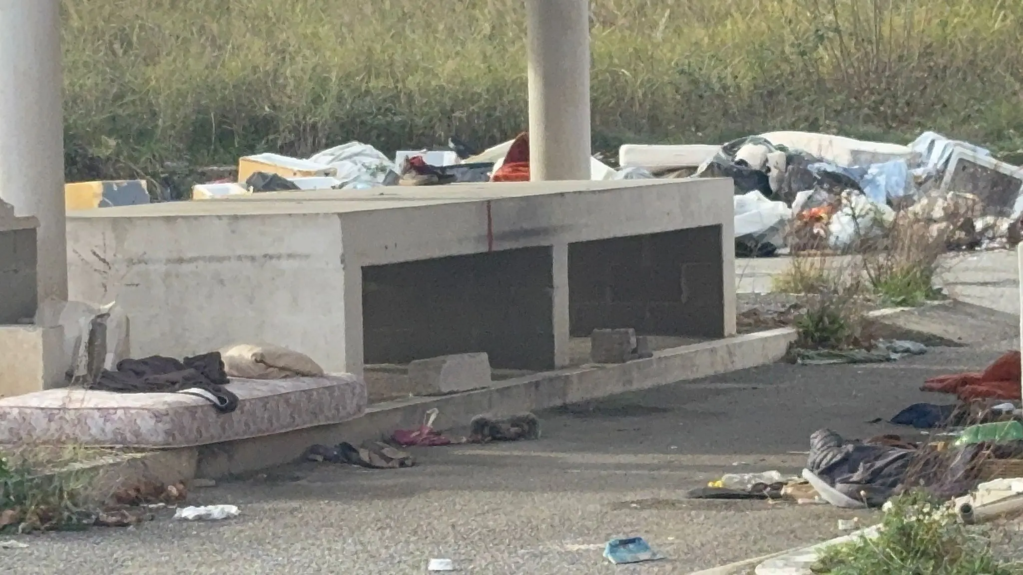 Degrado nel parcheggio della stazione di Cosenza, Spadafora: «Intervento immediato per sicurezza e decoro»\n