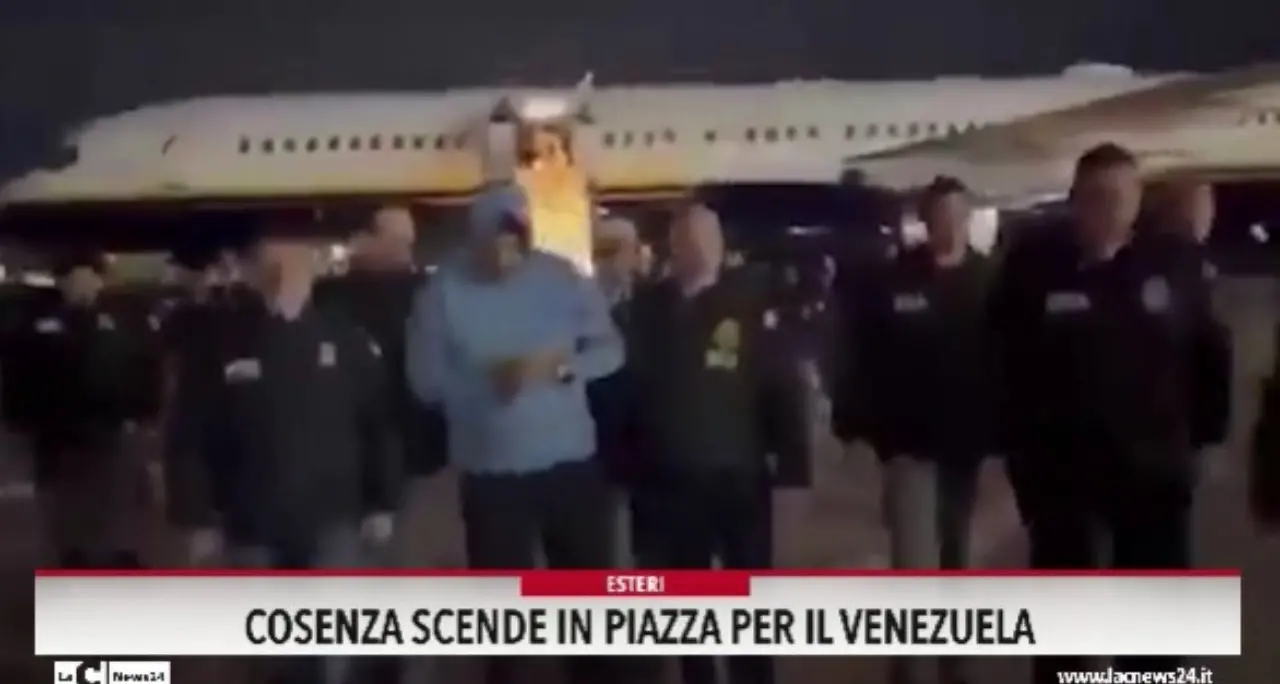 Cosenza scende in piazza per il Venezuela