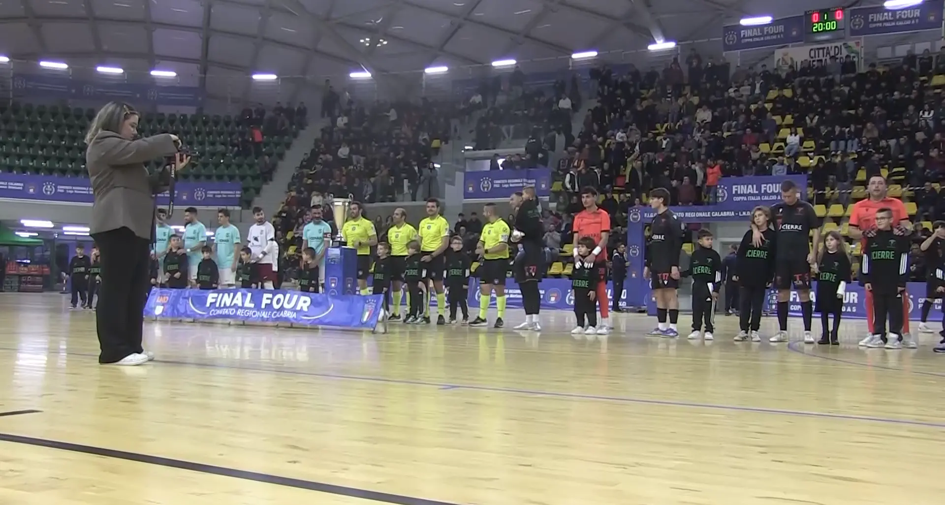 Dopo oltre 10 anni apre ufficialmente il nuovo palazzetto a Lamezia con le finali di Futsal. Il sindaco: «Una perla»