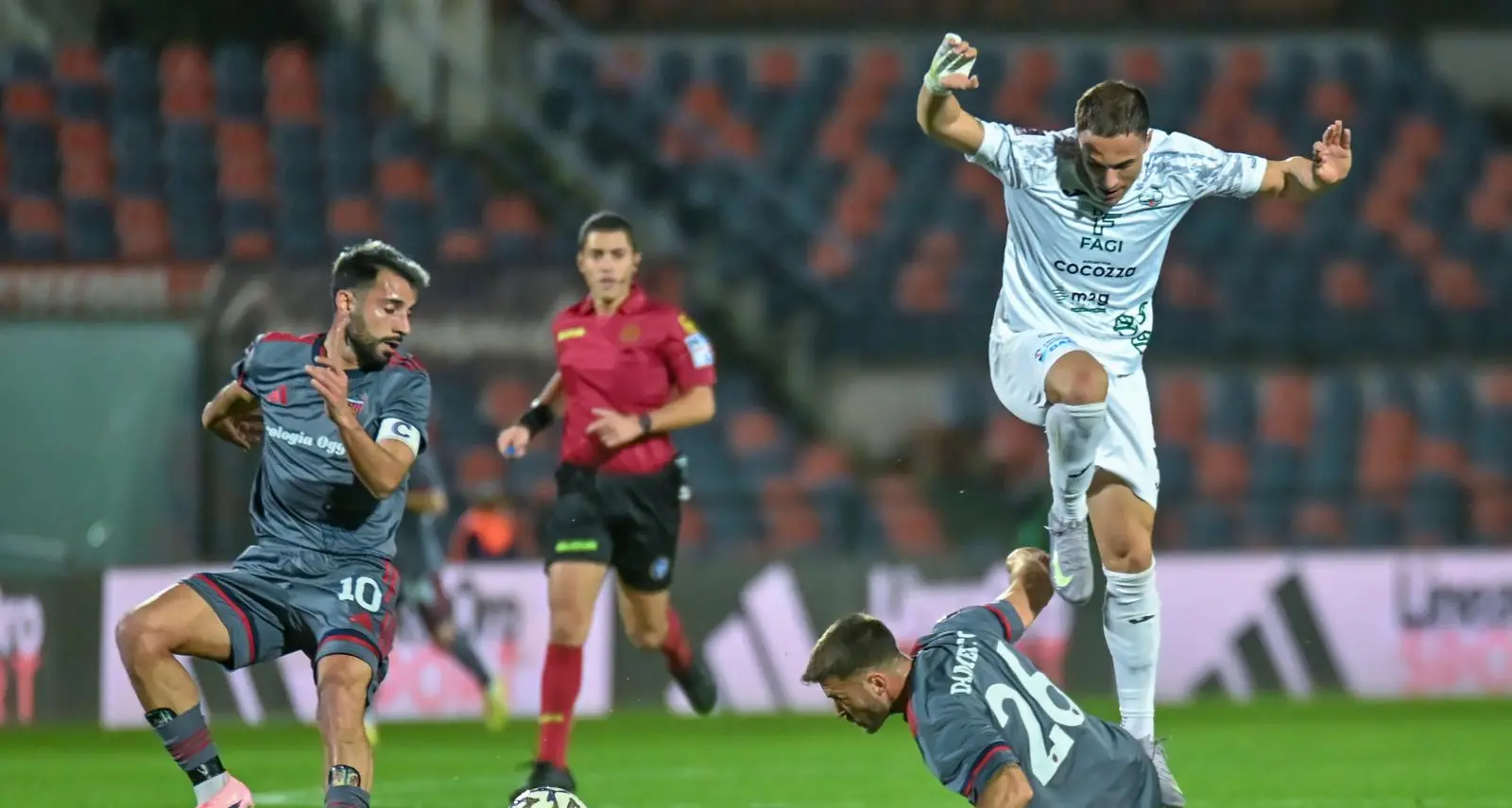 Il Cosenza cade 2-0 in casa: al Marulla passa la “bestia nera” Monopoli