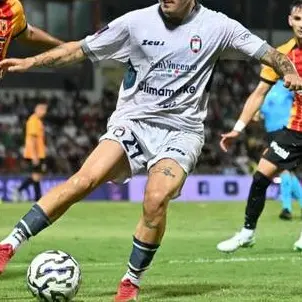 Streghe anche nella nebbia, il Benevento vince a tempo scaduto dopo il vantaggio del Crotone: 2-1\n