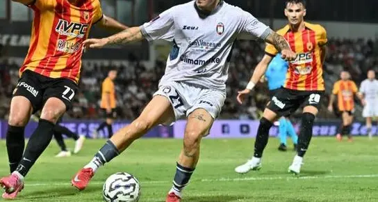 Streghe anche nella nebbia, il Benevento vince a tempo scaduto dopo il vantaggio del Crotone: 2-1\n