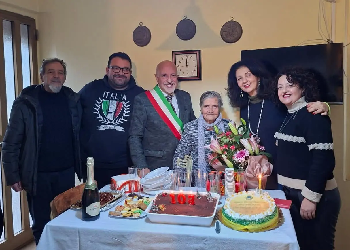 Soveria Mannelli in festa: Annunziata Cardamone spegne 103 candeline\n