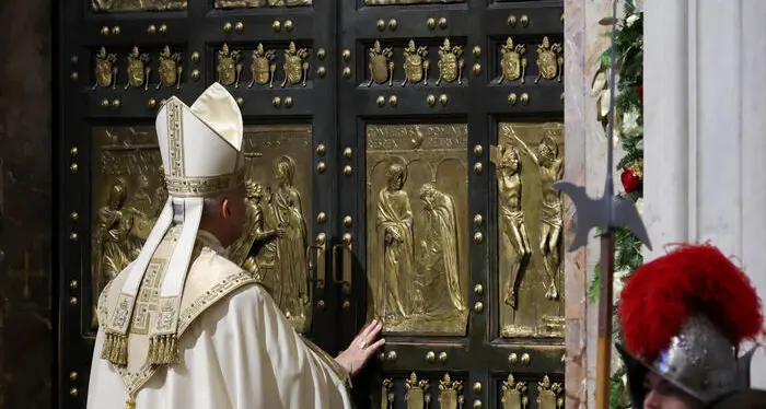 Papa Leone chiude la Porta Santa: termina il Giubileo che ha visto arrivare a Roma 33 milioni di pellegrini da tutto il mondo\n