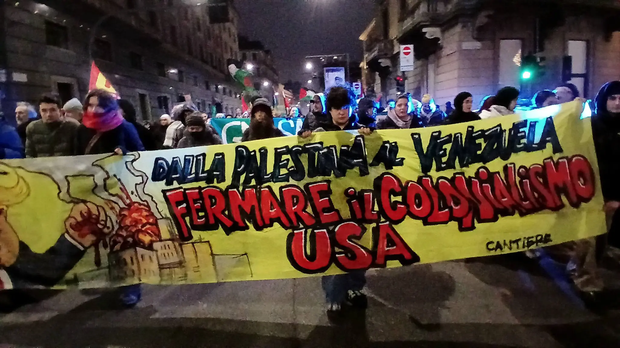 Uno scatto del corteo che ha sfilato a Milano (foto tratta da Facebook)