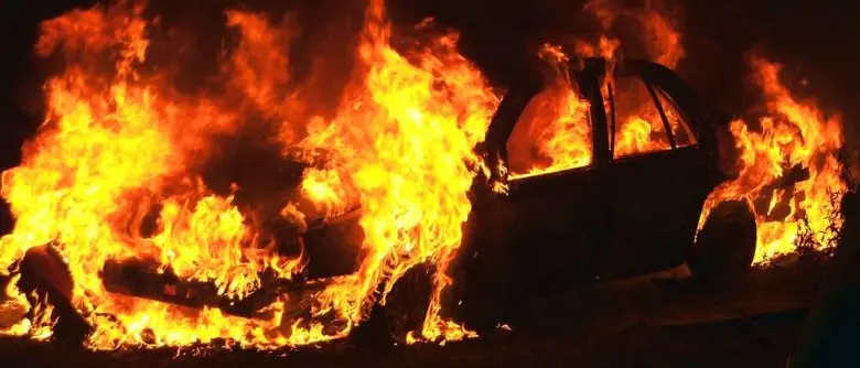 Corigliano Rossano, auto distrutta dalle fiamme allo Scalo: quarto episodio in dieci giorni nella città\n