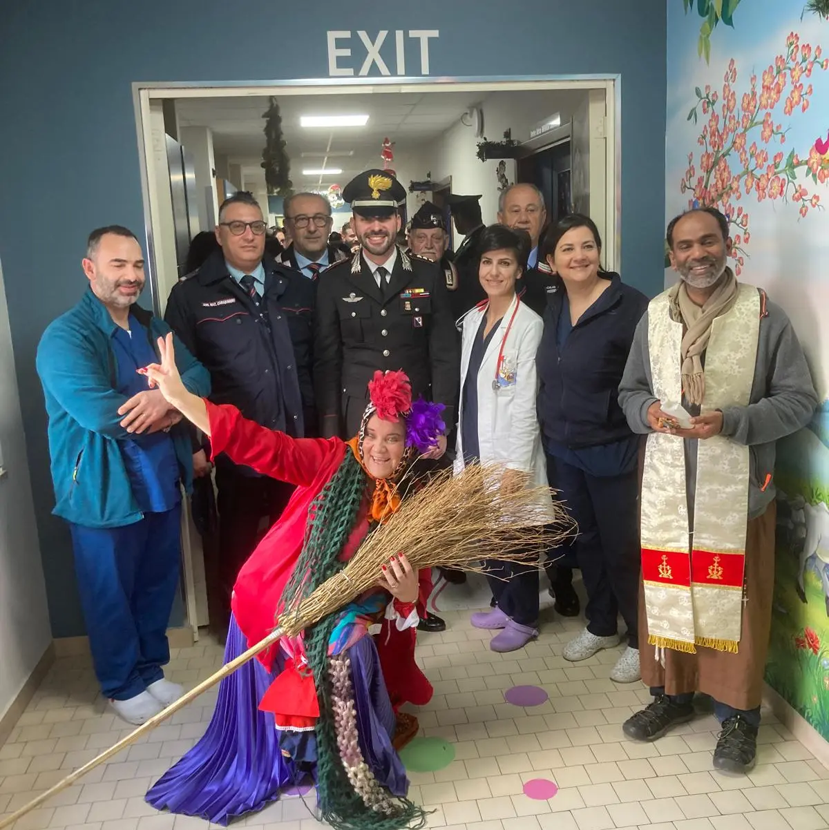 Epifania solidale all’Ospedale di Polistena: i Carabinieri portano sorrisi ai bambini\n